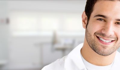 Consultório odontológico preparado para atendimento de urgência na clínica LiveDent, em Curitiba